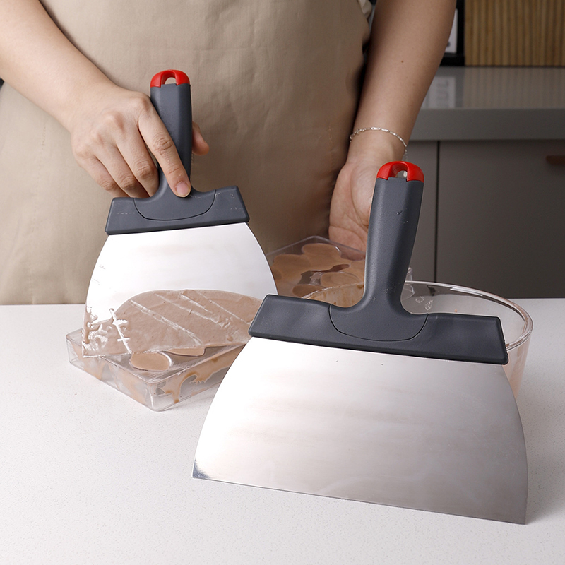 Grattoir à pâte en acier inoxy - Kitchen Gadgets For Seniors avis et prix