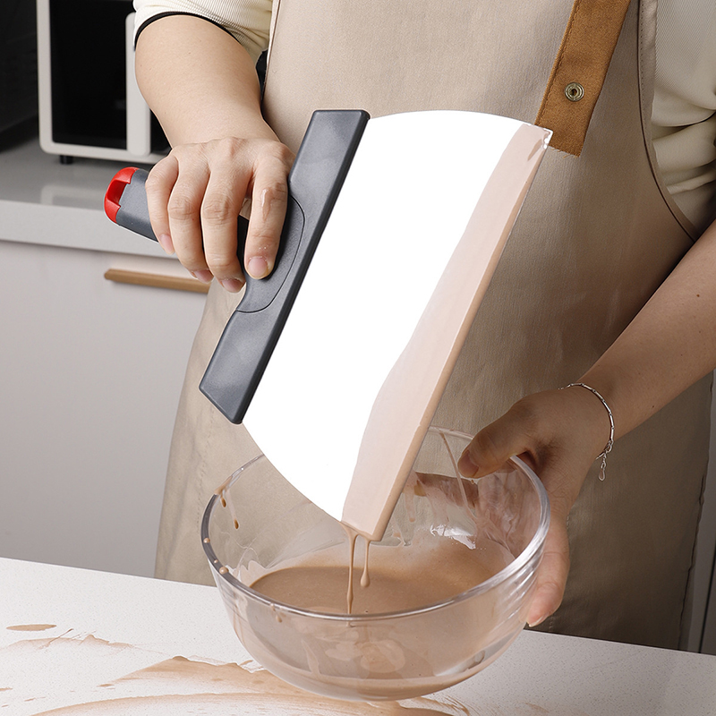 Grattoir à pâte en acier inoxy - Kitchen Gadgets For Seniors avis et prix